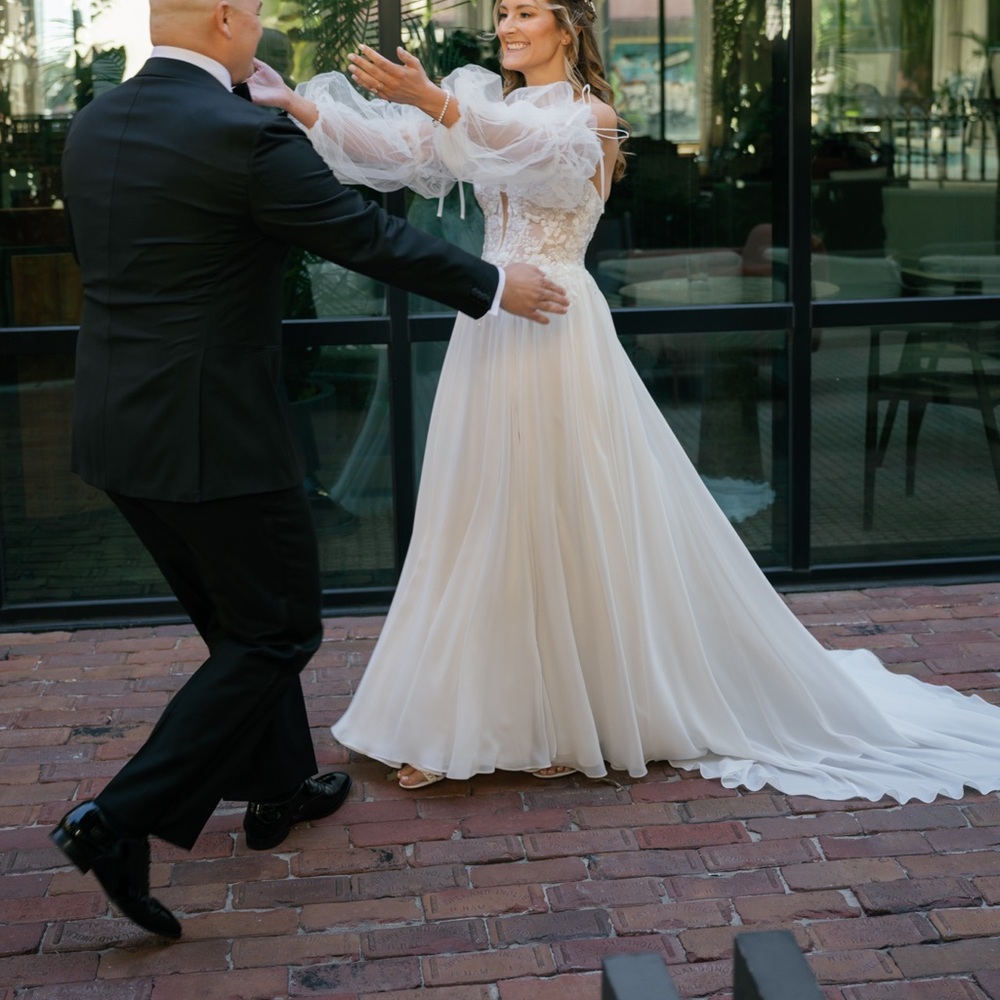 White Detachable Tulle Bridal Sleeves - Stella York - Picture 7 of 7
